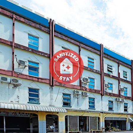 Oyo 90598 Living House C0 Ξενοδοχείο Κουτσίνγκ Εξωτερικό φωτογραφία
